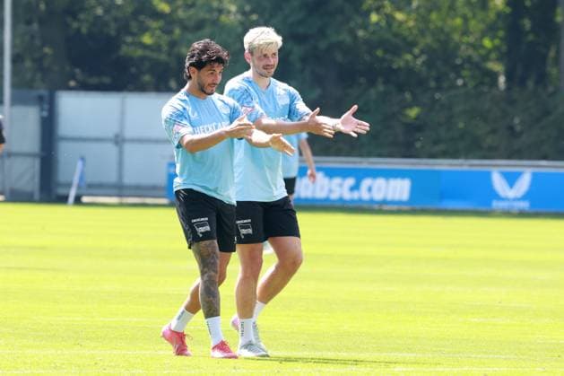 DEU, DFL, 2 FBL Hertha BSC, Training, 13 08 2025, Sportforum, Berlin, DEU, DFL, 2 FBL Hertha BSC, Training, im Bild Dawid Kownacki Hertha BSC Berlin 9 , Kevin Sessa Hertha BSC Berlin 8 DFL regulations prohibit any use of Photographs as image sequences and or quasi video nordphotoxGmbHx xEngler nph00076