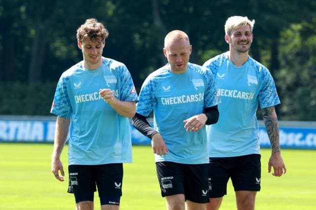 DEU, DFL, 2 FBL Hertha BSC, Training, 13 08 2025, Sportforum, Berlin, DEU, DFL, 2 FBL Hertha BSC, Training, im Bild Leon Jensen Hertha BSC Berlin 5 , Jon Dabur Thorsteinsson Hertha BSC Berlin 24 , Dawid Kownacki Hertha BSC Berlin 9 DFL regulations prohibit any use of Photographs as image sequences and or quasi video nordphotoxGmbHx xEngler nph00076