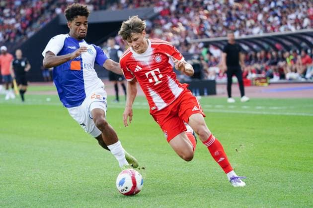 12 08 25 Stadium Letzigrund,Soccer Men Test Match Season 2025 2026 GC Zuerich FC Bayern Muenchen 1 2 Picture Magnus Dalpiaz FC Bayern Muenchen vs Pantaleo Creti GC I Action duel