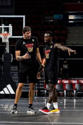 European Championship preparation training Germany 13 08 2025 Alex Mumbru national coach Germany and Dennis Schröder Germany, 17 , gesture European Championship preparation training Germany, Munich, BMW Park on 13 08 2025 Copyright: xBEAUTIFULxSPORTS Wunderlx