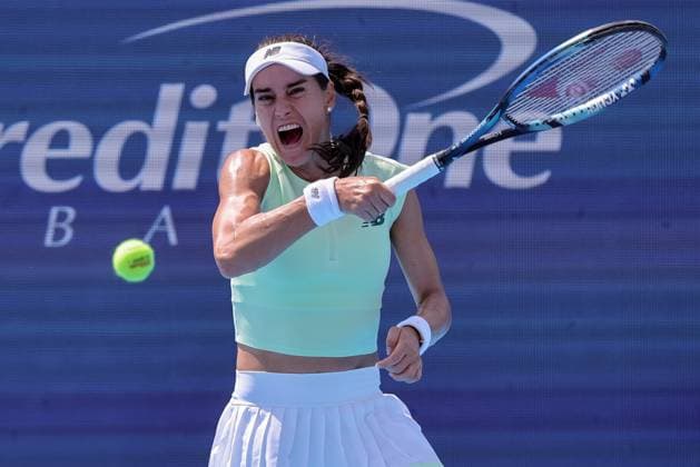 August 13, 2025, Mason, Ohio, U.S: Sorana Cirstea (ROU) hits a forehand shot during WednesdayÃ¢â‚¬â ¢s Round of 16 of the Cincinnati Open at the Lindner Family Tennis Center, Mason, Oh. Mason U.S - ZUMAs304 20250813_zaf_s304_017 Copyright: xScottxStuartx