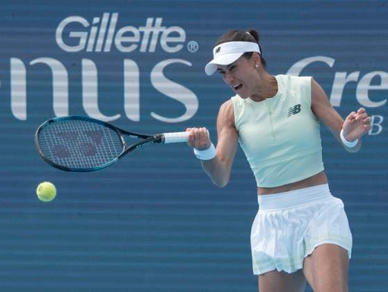 August 13, 2025: Sorana Cirstea (ROU) loses to Iga Swiatek (POL) 6-4, 6-3 at the Cincinnati Open being played at Lindner Family Tennis Center in Mason, Ohio, {USA} Tennisclix Cal Media Mason USA - ZUMAc04_ 20250813_zma_c04_015 Copyright: xLesliexBillmanx