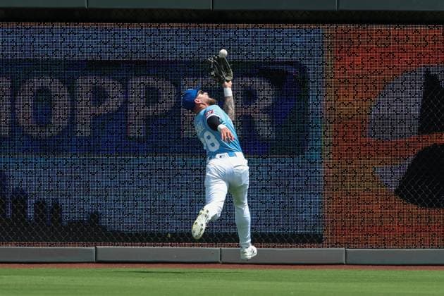 August 13, 2025: Kansas City Royals center fielder Kyle Isbel (28) catches a fly ball for an out on Washington Nationals third baseman Brady House (55) during the first inning at Kauffman Stadium in Kansas City, MO. CSM Kansas City United States of America - ZUMAc04_ 20250813_zma_c04_024 Copyright: xDavidxSmithx