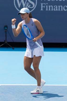 August 13, 2025, Mason, Ohio, USA: Mason, Ohio; Cincinnati Open Tennis Tournament - 2025 08 13 - Iga Swiatek celebrates a point against opponent Sorana Cirstea. - ZUMAPress Mason USA - ZUMAn24_ 20250813_zaf_n24_082 Copyright: xWallyxNellx