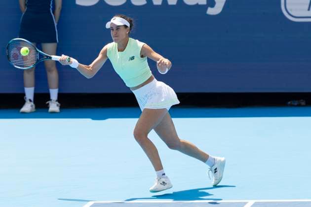 August 13, 2025, Mason, Ohio, USA: Mason, Ohio; Cincinnati Open Tennis Tournament - 2025 08 13 - Sorana Cirstea plays a ball against opponent Iga Swiatek. - ZUMAPress Mason USA - ZUMAn24_ 20250813_zaf_n24_114 Copyright: xWallyxNellx