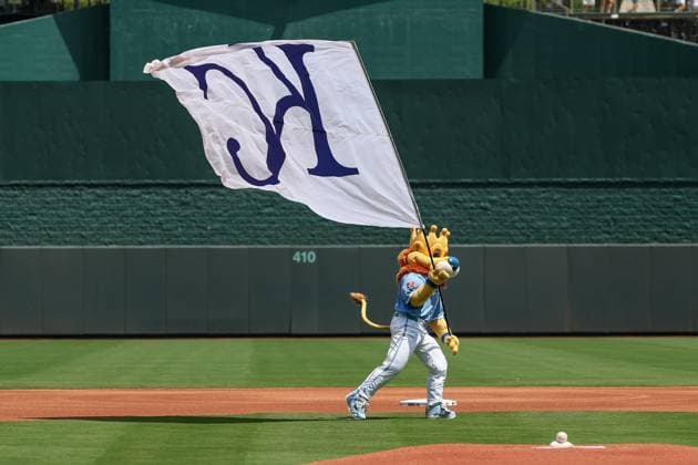 August 13, 2025: Kansas City Royals mascot Sluggerrr waves a flag before a game against the Washington Nationals at Kauffman Stadium in Kansas City, MO. CSM Kansas City United States of America - ZUMAc04_ 20250813_zma_c04_175 Copyright: xDavidxSmithx
