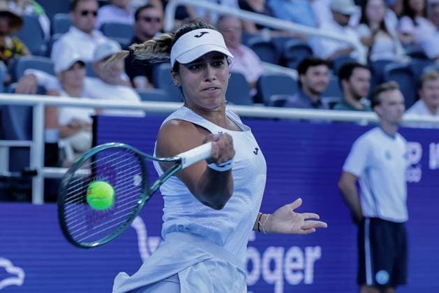 August 13, 2025, Mason, Ohio, U.S: Jessica Bouzas Maniero (ESP) hits a forehand shot during WednesdayÃ¢â‚¬â ¢s Round of 16 of the Cincinnati Open at the Lindner Family Tennis Center, Mason, Oh. Mason U.S - ZUMAs304 20250813_zaf_s304_209 Copyright: xScottxStuartx