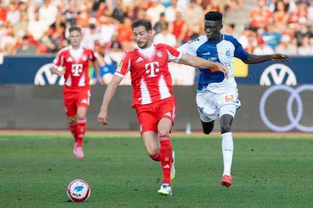 Leon Goretzka, FCB, re Bara Sapoko Ndiaye, GC, Grasshopper Club Zürich FC Bayern München, Football, 12 08 2025