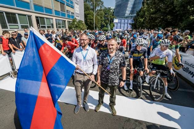 Start of the 1st stage of the Czech Tour cycling race took place on the Victory Square in Prague, Czech Republic, on August 14, 2025. The race was symbolically started by the mayor of Prague 6, Jakub Starek (left). (CTKxPhoto VitxSimanek) CTKPhotoP2025081403267  CTKPhotoP2025081403267