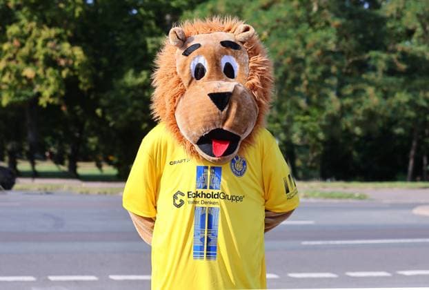 Team presentation 1 FC Lok Leipzig Regionalliga NO Lokki 1 FC Lok mascot 1 FC Lokomotive Leipzig Regionalliga Nord Ost, Porträttermin 2025 2026 , Leipzig, 13 08 2025 , For editorial use only Only editorial use