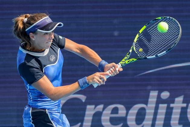 August 14, 2025, Mason, Ohio, U.S: Lucia Bronzetti (ITA) hits a two-handed backhand during ThursdayÃ¢â‚¬â ¢s Round of 16 of the Cincinnati Open at the Lindner Family Tennis Center, Mason, Oh. Mason U.S - ZUMAs304 20250814_zaf_s304_011 Copyright: xScottxStuartx