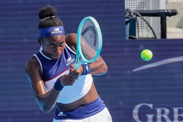 August 14, 2025, Mason, Ohio, U.S: Coco Gauff (USA) hits a two-handed backhand during ThursdayÃ¢â‚¬â ¢s Round of 16 of the Cincinnati Open at the Lindner Family Tennis Center, Mason, Oh. Mason U.S - ZUMAs304 20250814_zaf_s304_026 Copyright: xScottxStuartx