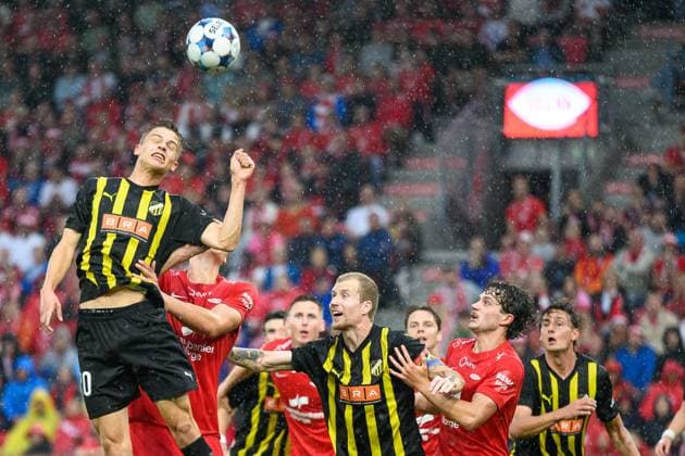 250814 Adrian Svanbäck of Häcken during the UEFA Europa League third qualifying round football match between Brann and Häcken on August 14, 2025 in Bergen Photo Carl Sandin BILDBYRAN kod CS CS0753 fotboll football soccer fotball uefa europa league europa league brann häcken bbeng  Copyright: CARLxSANDIN BB250814CS062