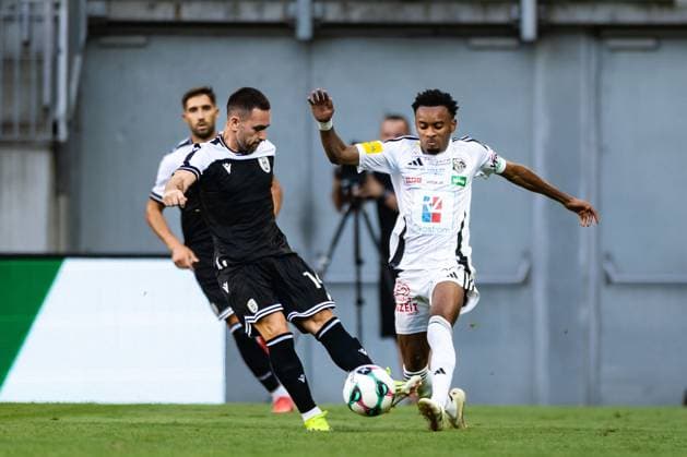 SOCCER - UEFA EL, WAC vs PAOK KLAGENFURT,AUSTRIA,14.AUG.25 - SOCCER - UEFA Europa League, qualification, Wolfsberger AC vs PAOK Thessaloniki. Image shows Andrija Zivkovic (PAOK) and Thierno Ballo (WAC).  GEPAxpictures xMatthiasxTrinkl