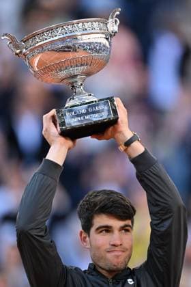 Carlos Alcaraz of Spain wins the French Open PARIS, FRANCE - JUNE 09: Carlos Alcaraz of Spain celebrates victory with the trophy after the Men s Singles Final match against Alexander Zverev of Germany on Day 15 of the 2024 French Open at Roland Garros on June 09, 2024 in Paris, France. France World. Editorial use only. Please get in touch for any other usage.  Copyright: x2025xAnadoluxMustafaxYalcÄ±nx