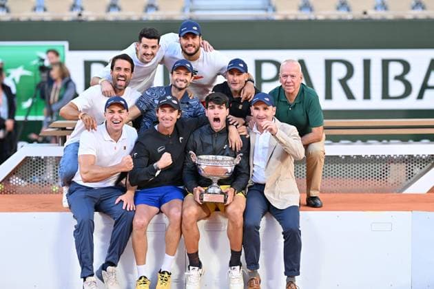 Carlos Alcaraz beats Alexander Zverev to win 2024 French Open men s singles title PARIS, FRANCE - JUNE 09: Carlos Alcaraz (2nd R) of Spain celebrates victory with his coach Juan Carlos Ferrero (2nd L) and loved ones after winning the Men s Singles Final match against Alexander Zverev of Germany on Day 15 of the 2024 French Open at Roland Garros on June 09, 2024 in Paris, France. France World. Editorial use only. Please get in touch for any other usage.  Copyright: x2025xAnadoluxMustafaxYalcÄ±nx