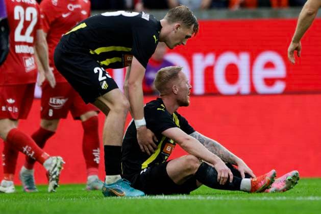 UEFA Europa Leauge Qualification 2025 SK Brann BK Häcken Bergen 20250814 Häcken player Olle Samuelsson and teammate seated during the UEFA Europa Leauge qualifying match between SK Brann and BK Häcken at Brann Stadium Photo Paul S Amundsen NTB Bergen Norway EDITORIAL USE ONLY RESTRICTED USE FOR BETTING COMPANIES  Copyright: xPaulxS.xAmundsenx xNTBx