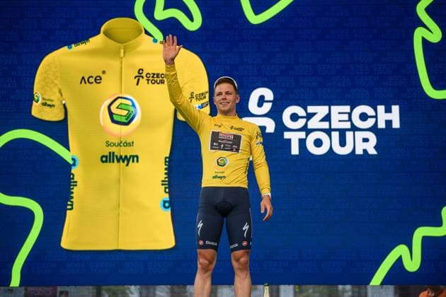 Czech Tour 2025, stage 1, Road cycling, Rad, Radsport, Strasse Luke Lamperti (Soudal Quick-Step) in yellow jersey on podium, on August 14, 2025, Karlovy Vary, Czechia. (CTKxPhoto JanxBrychta) CTKPhotoF202508140013601  CTKPhotoF202508140013601