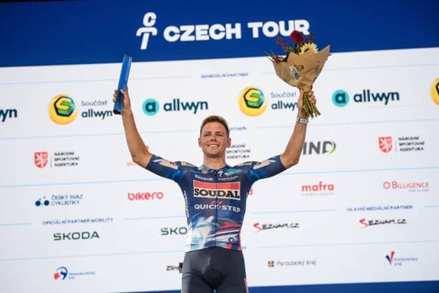 Czech Tour 2025, stage 1, Road cycling, Rad, Radsport, Strasse Luke Lamperti (Soudal Quick-Step) on podium, on August 14, 2025, Karlovy Vary, Czechia. (CTKxPhoto JanxBrychta) CTKPhotoF202508140013701  CTKPhotoF202508140013701