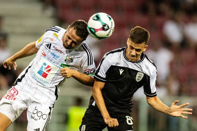 SOCCER - UEFA EL, WAC vs PAOK KLAGENFURT,AUSTRIA,14.AUG.25 - SOCCER - UEFA Europa League, qualification, Wolfsberger AC vs PAOK Thessaloniki. Image shows Alessandro Schoepf (WAC) and Giannis Konstantelias (PAOK).  GEPAxpictures xMatthiasxTrinkl