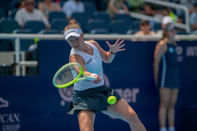 Cincinnati Open Fourth Round: Barbora Krejcikova V Jasmine Paolini Barbora Krejcikova is seen during her fourth-round match at the Cincinnati Open in Mason, Ohio, on August 14, 2025. Mason Ohio United States  Copyright: xJasonxWhitmanx originalFilename:whitman-cincinna250814_npjEU.jpg