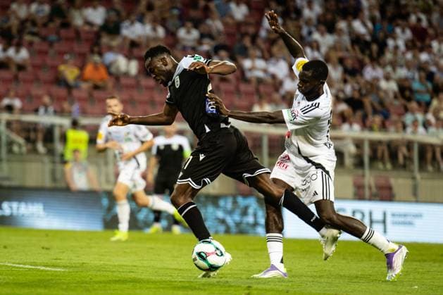 SOCCER - UEFA EL, WAC vs PAOK KLAGENFURT,AUSTRIA,14.AUG.25 - SOCCER - UEFA Europa League, qualification, Wolfsberger AC vs PAOK Thessaloniki. Image shows Abdul Rahman Baba (PAOK) and Cheick Mamadou Diabate (WAC).  GEPAxpictures xMatthiasxTrinkl