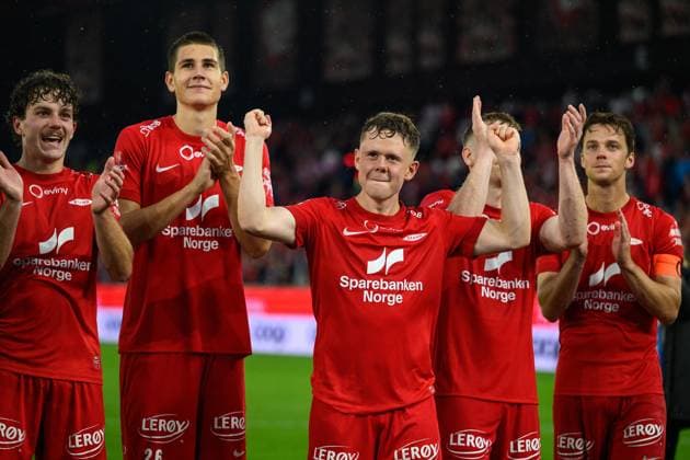 250814 Eiving Helland, Eggert Aron Gudmundsson and Felix Myhre of Brann celebrate after the UEFA Europa League third qualifying round football match between Brann and Häcken on August 14, 2025 in Bergen Photo Carl Sandin BILDBYRAN kod CS CS0753 fotboll football soccer fotball uefa europa league europa league brann häcken bbeng jubel  Copyright: CARLxSANDIN BB250814CS137