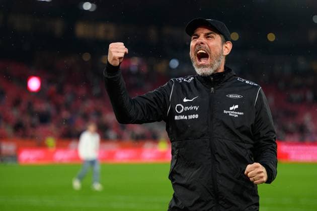 250814 Coach Freyr Alexandersson of Brann celebrates after the UEFA Europa League third qualifying round football match between Brann and Häcken on August 14, 2025 in Bergen Photo Carl Sandin BILDBYRAN kod CS CS0753 fotboll football soccer fotball uefa europa league europa league brann häcken bbeng jubel  Copyright: CARLxSANDIN BB250814CS138