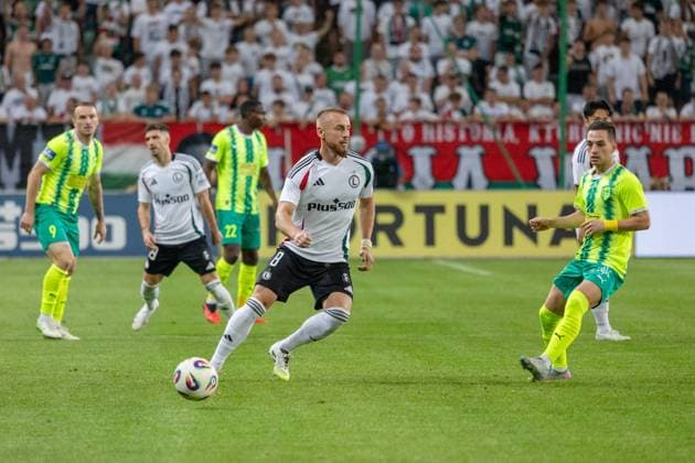 Legia Warszawa - AEK Larnaka 14.08.2025 football, Warsaw, UEFA Europa League qualifiers third qualifying round , game Legia Warszawa - AEK Larnaka (pilka nozna eliminacje Liga Europy, 3 trzecia runda , Legia Warszawa - AEK Larnaka) image shows: Rafal Augustyniak (8) photo Katarzyna Plewczynska Fotostyk Copyright: xKatarzynaxPlewczynska Fotostykx 20250814FCTKP076