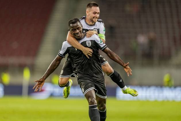 SOCCER - UEFA EL, WAC vs PAOK KLAGENFURT,AUSTRIA,14.AUG.25 - SOCCER - UEFA Europa League, qualification, Wolfsberger AC vs PAOK Thessaloniki. Image shows the rejoicing of Mady Camara and Andrija Zivkovic (PAOK).  GEPAxpictures xMatthiasxTrinkl