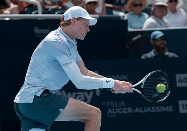 August 14, 2025: Felix Auger-Aliassime (CAN) loses to Jannik Sinner (ITA) 6-0, 6-2, 6-4, 6-4 at the Cincinnati Open being played at Lindner Family Tennis Center in Mason, Ohio, {USA} Ã‚ Tennisclix Cal Media Mason USA - ZUMAc04_ 20250814_zma_c04_035 Copyright: xLesliexBillmanx