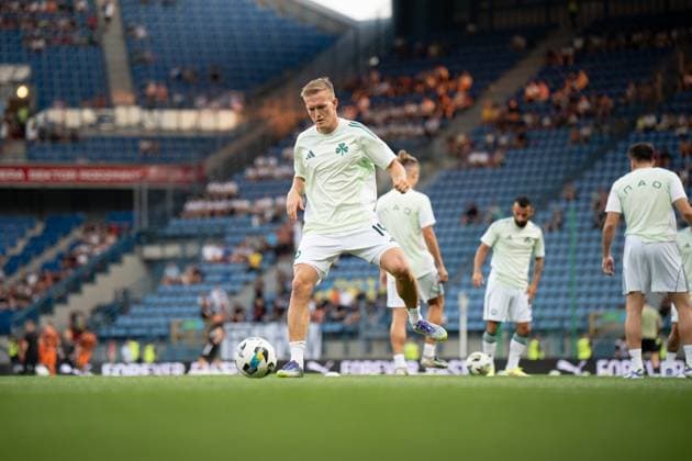 Shakhtar Donetsk v Panathinaikos - UEFA Europa League. Karol Swiderski warms up before the game between FC Shakhtar Donetsk and Panathinaikos F.C. in Krakow, Poland, on August 14, 2025. This is the UEFA Europa League third qualifying round, second leg match at Henryk Reyman Municipal Stadium. Krakow Poland  Copyright: xMarcinxGolbax originalFilename:golba-shakhtar250814_npXig.jpg