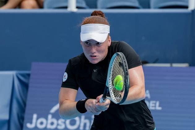August 14, 2025, Mason, Ohio, U.S: Ella Seidel (GER) hits a two-handed backhand during ThursdayÃ¢â‚¬â ¢s Round of 16 of the Cincinnati Open at the Lindner Family Tennis Center, Mason, Oh. Mason U.S - ZUMAs304 20250814_zaf_s304_189 Copyright: xScottxStuartx