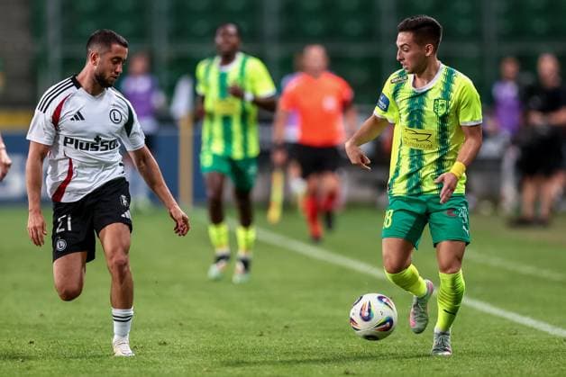 UEFA Europa League - Legia Warsaw vs AEK Larnaca Vahan Bichakhchyan, Yerson Chacon during UEFA Europa League qualifying match Legia Warsaw vs AEK Larnaca in Warsaw, Poland on August 14, 2025. Warsaw Poland  Copyright: xFotoxOlimpikx originalFilename:jastrzebowski-uefaeuro250814_npBbx.jpg