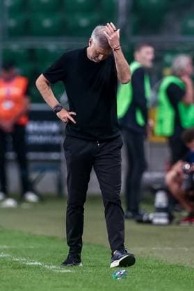 UEFA Europa League - Legia Warsaw vs AEK Larnaca Coach Edward Iordanescu during UEFA Europa League qualifying match Legia Warsaw vs AEK Larnaca in Warsaw, Poland on August 14, 2025. Warsaw Poland  Copyright: xFotoxOlimpikx originalFilename:jastrzebowski-uefaeuro250814_nptTc.jpg