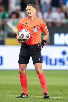 UEFA Europa League - Legia Warsaw vs AEK Larnaca Referee Andris Treimanis during UEFA Europa League qualifying match Legia Warsaw vs AEK Larnaca in Warsaw, Poland on August 14, 2025. Warsaw Poland  Copyright: xFotoxOlimpikx originalFilename:jastrzebowski-uefaeuro250814_npzbC.jpg