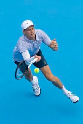 August 14, 2025, Mason, Ohio, USA: Mason, Ohio; Cincinnati Open Tennis Tournament - 2025 08 14 - Jannik Sinner plays a ball against opponent Felix Auger-Aliassime. - ZUMAPress Mason USA - ZUMAn24_ 20250814_zaf_n24_144 Copyright: xWallyxNellx