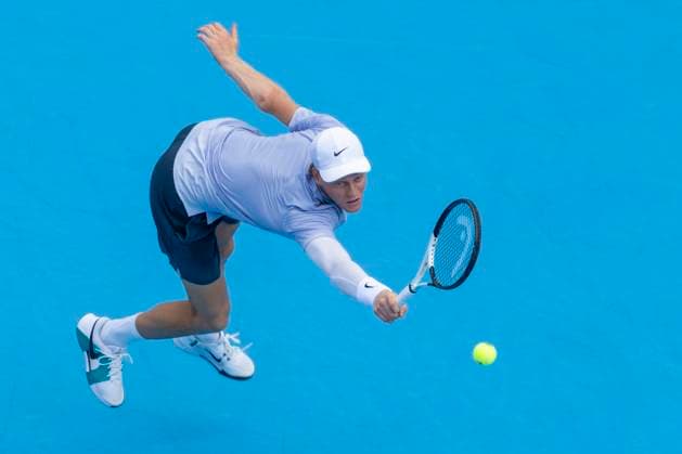 August 14, 2025, Mason, Ohio, USA: Mason, Ohio; Cincinnati Open Tennis Tournament - 2025 08 14 - Jannik Sinner plays a ball against opponent Felix Auger-Aliassime. - ZUMAPress Mason USA - ZUMAn24_ 20250814_zaf_n24_161 Copyright: xWallyxNellx