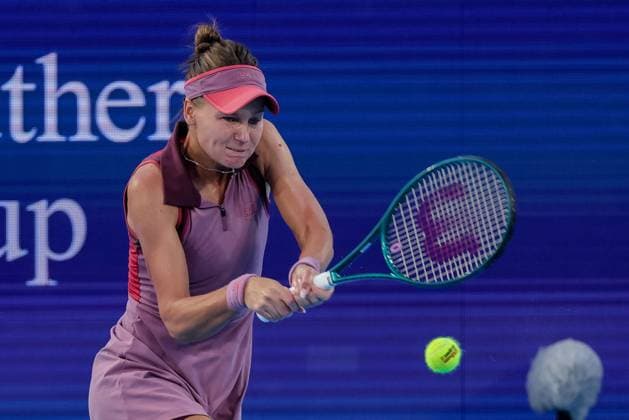 August 14, 2025, Mason, Ohio, U.S: Veronika Kudermetova hits a two-handed backhand during ThursdayÃ¢â‚¬â ¢s quarterfinal round of the Cincinnati Open at the Lindner Family Tennis Center, Mason, Oh. Mason U.S - ZUMAs304 20250814_zaf_s304_259 Copyright: xScottxStuartx