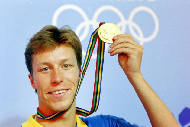 920806 OS, Bordtennis, Final: Jan Ove Waldner, Sverige med sin guldmedalj. *** 920806 Olympics, Table Tennis, Final Jan Ove Waldner, Sweden with his gold medal  Copyright: BILDBYRAN BB920806BB053