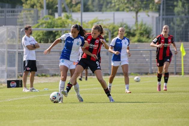 15 08 2025, xgrfx, Soccer Test Match , Eintracht Frankfurt Women Grasshopper Club Zurich v l Noemie Potier Grasshopper Club Zurich , Jarne Teulings Eintracht Frankfurt DFL DFB REGULATIONS PROHIBIT ANY USE OF PHOTOGRAPHS as IMAGE SEQUENCES and or QUASI VIDEO Stadion am Brentanobad