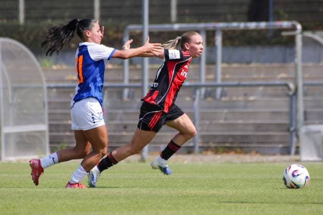 15 08 2025, xgrfx, Soccer Test Match , Eintracht Frankfurt Women Grasshopper Club Zurich v l Sarah Steinmann Grasshopper Club Zurich , Elisa Senß Eintracht Frankfurt DFL DFB REGULATIONS PROHIBIT ANY USE OF PHOTOGRAPHS as IMAGE SEQUENCES and or QUASI VIDEO Stadion am Brentanobad