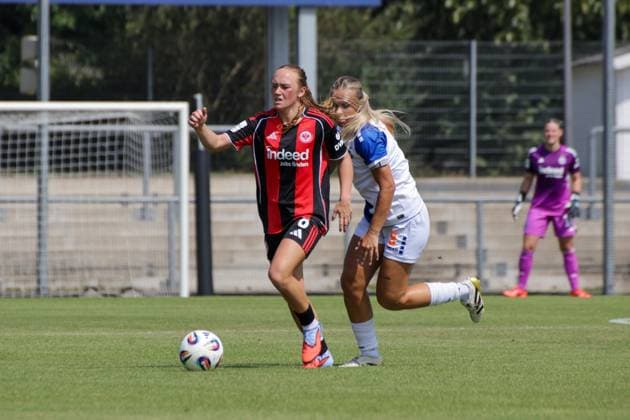 15 08 2025, xgrfx, Soccer Test Match , Eintracht Frankfurt Women Grasshopper Club Zurich v l Lisanne Gräwe Eintracht Frankfurt , Ella Ljustina Grasshopper Zurich DFL DFB REGULATIONS PROHIBIT ANY USE OF PHOTOGRAPHS as IMAGE SEQUENCES and or QUASI VIDEO Stadion am Brentanobad