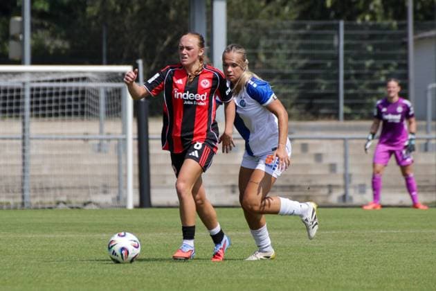 15 08 2025, xgrfx, Soccer Test Match , Eintracht Frankfurt Women Grasshopper Club Zurich v l Lisanne Gräwe Eintracht Frankfurt , Ella Ljustina Grasshopper Zurich DFL DFB REGULATIONS PROHIBIT ANY USE OF PHOTOGRAPHS as IMAGE SEQUENCES and or QUASI VIDEO Stadion am Brentanobad