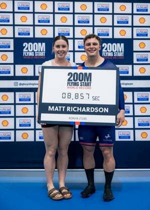 Men Elite 200m Flying Start Record Attempt Picture by Alex Whitehead SWpix.com - 15 08 2025 - Track cycling, Rad, Radsport, Bahnrad, Bahn - Men Elite 200m Flying Start Record Attempt - Konya Velodrome, Konya, Türkiye - Matthew Richardson of Great Britain celebrates with girlfriend Emma Finucane after setting a world record breaking time of 8.857sec in the UCI Men Elite 200m Flying Start record attempt, bettering the world record he set 24 hours earlier. Konya Konya Velodrome Turkey Copyright: x xSWpix.comx(t axPhotographyxHubxLtd)xAlexxWhitehead SWpix.comx SWP-3030-0685