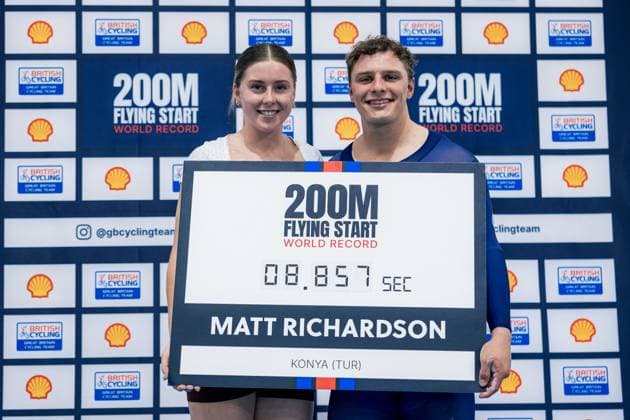 Men Elite 200m Flying Start Record Attempt Picture by Alex Whitehead SWpix.com - 15 08 2025 - Track cycling, Rad, Radsport, Bahnrad, Bahn - Men Elite 200m Flying Start Record Attempt - Konya Velodrome, Konya, Türkiye - Matthew Richardson of Great Britain celebrates with girlfriend Emma Finucane after setting a world record breaking time of 8.857sec in the UCI Men Elite 200m Flying Start record attempt, bettering the world record he set 24 hours earlier. Konya Konya Velodrome Turkey Copyright: x xSWpix.comx(t axPhotographyxHubxLtd)xAlexxWhitehead SWpix.comx SWP-3030-0686