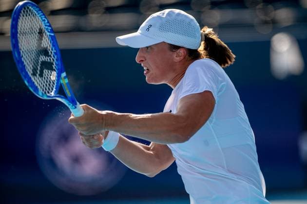 Cincinnati Open Quarterfinals: Iga Åöwiatek Morning Practice Session Iga Swiatek is seen on Center Court during her morning practice session prior to her quarterfinals match at the Cincinnati Open in Mason, Ohio, on August 15, 2025. Mason United States  Copyright: xJasonxWhitmanx originalFilename:whitman-cincinna250815_npK0c.jpg