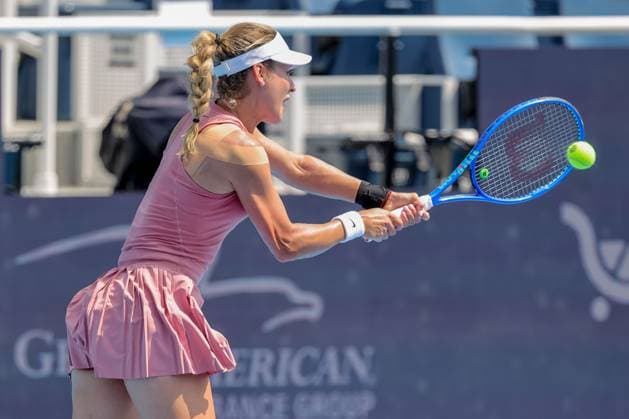 August 15, 2025, Mason, Ohio, U.S: Anna Kalinskaya hits a two-handed backhand during FridayÃ¢â‚¬â ¢s quarterfinal round of the Cincinnati Open at the Lindner Family Tennis Center, Mason, Oh. Mason U.S - ZUMAs304 20250815_zaf_s304_014 Copyright: xScottxStuartx