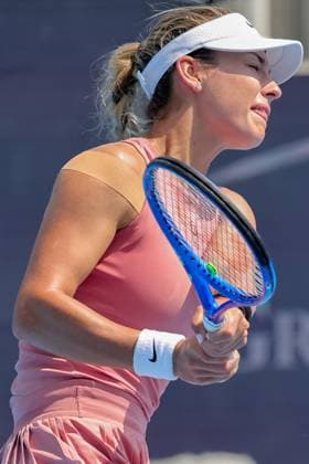 August 15, 2025, Mason, Ohio, U.S: Anna Kalinskaya in action during FridayÃ¢â‚¬â ¢s quarterfinal round of the Cincinnati Open at the Lindner Family Tennis Center, Mason, Oh. Mason U.S - ZUMAs304 20250815_zaf_s304_020 Copyright: xScottxStuartx