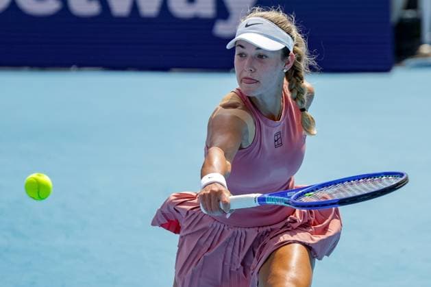 August 15, 2025, Mason, Ohio, U.S: Anna Kalinskaya hits a backhand shot during FridayÃ¢â‚¬â ¢s quarterfinal round of the Cincinnati Open at the Lindner Family Tennis Center, Mason, Oh. Mason U.S - ZUMAs304 20250815_zaf_s304_029 Copyright: xScottxStuartx